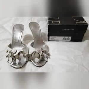 Anne Klein White/Silver Sandal Slide 5 M